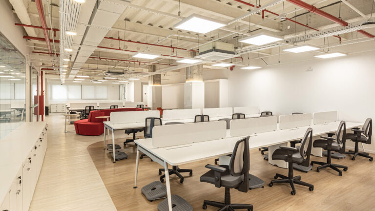 Ergonomia e saúde corporativa: como o mobiliário impacta no bem-estar e produtividade