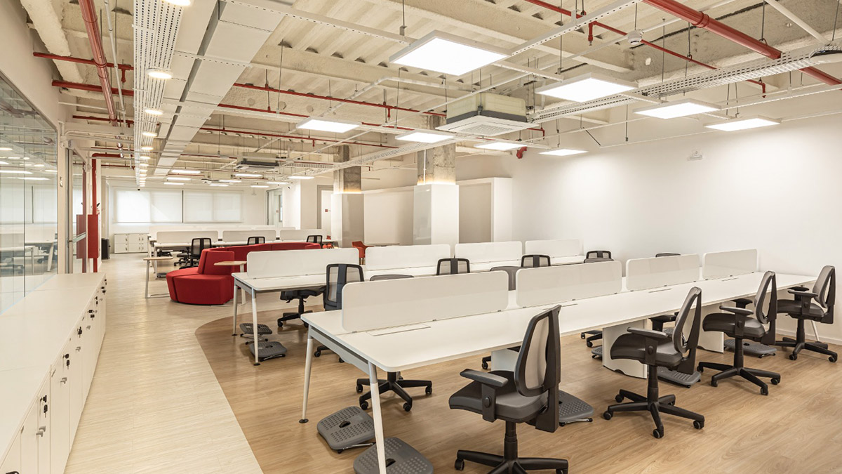 Leia mais sobre o artigo Ergonomia e saúde corporativa: como o mobiliário impacta no bem-estar e produtividade